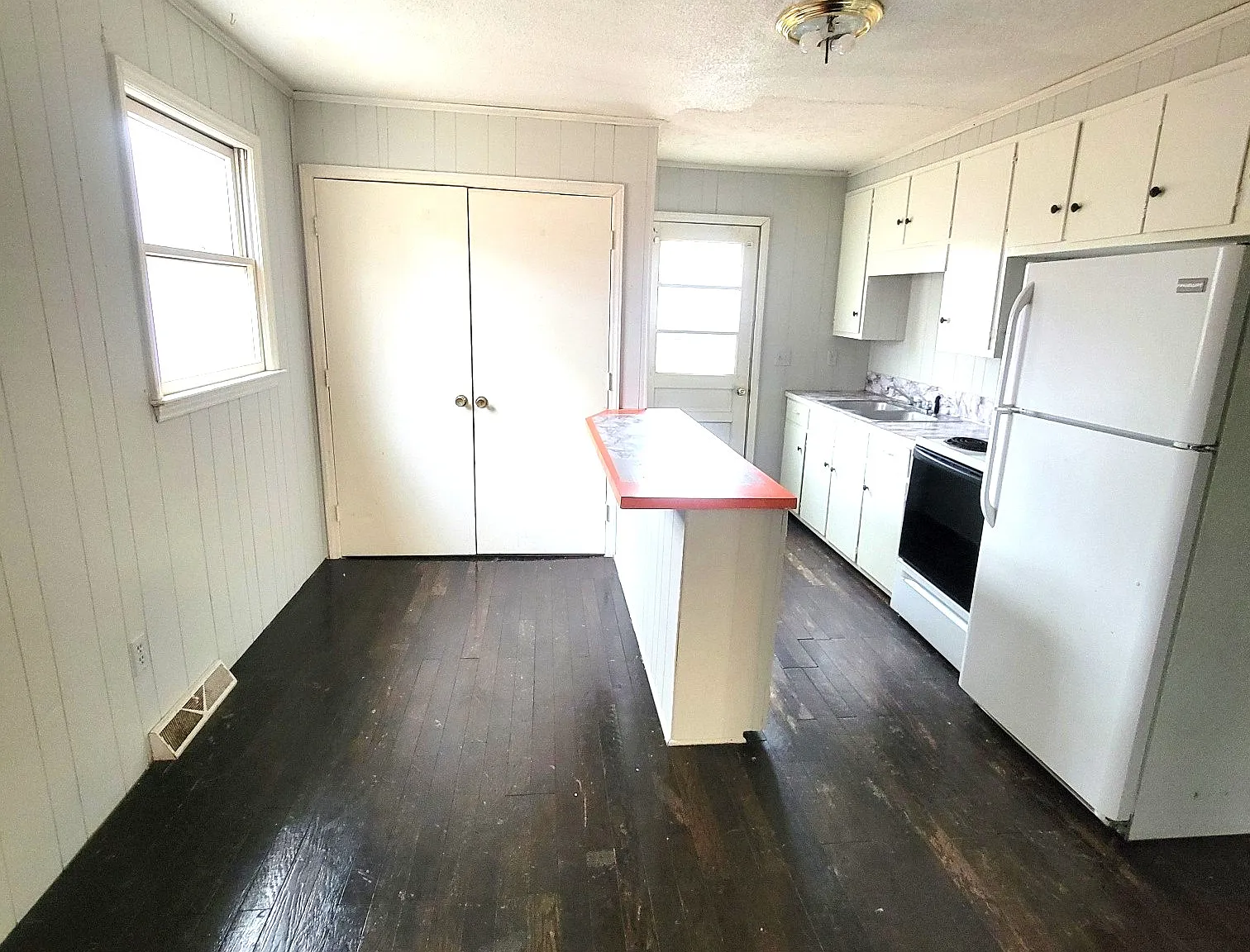 2 bed, $795 — Photo 2