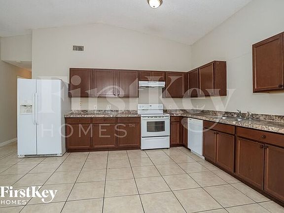 5th image of 713 Harland Ct
