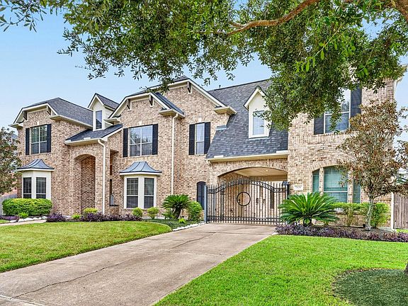 3rd image of 7606 Courtney Manor Ln