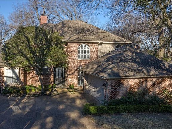 3rd image of 1818 Lakeshore Ct