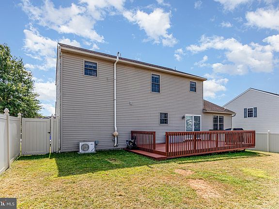 5th image of 14 Mayflower Dr