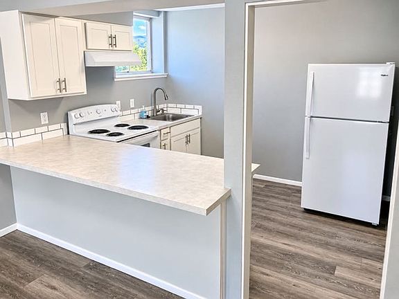 3rd image of 305 Main St #200
