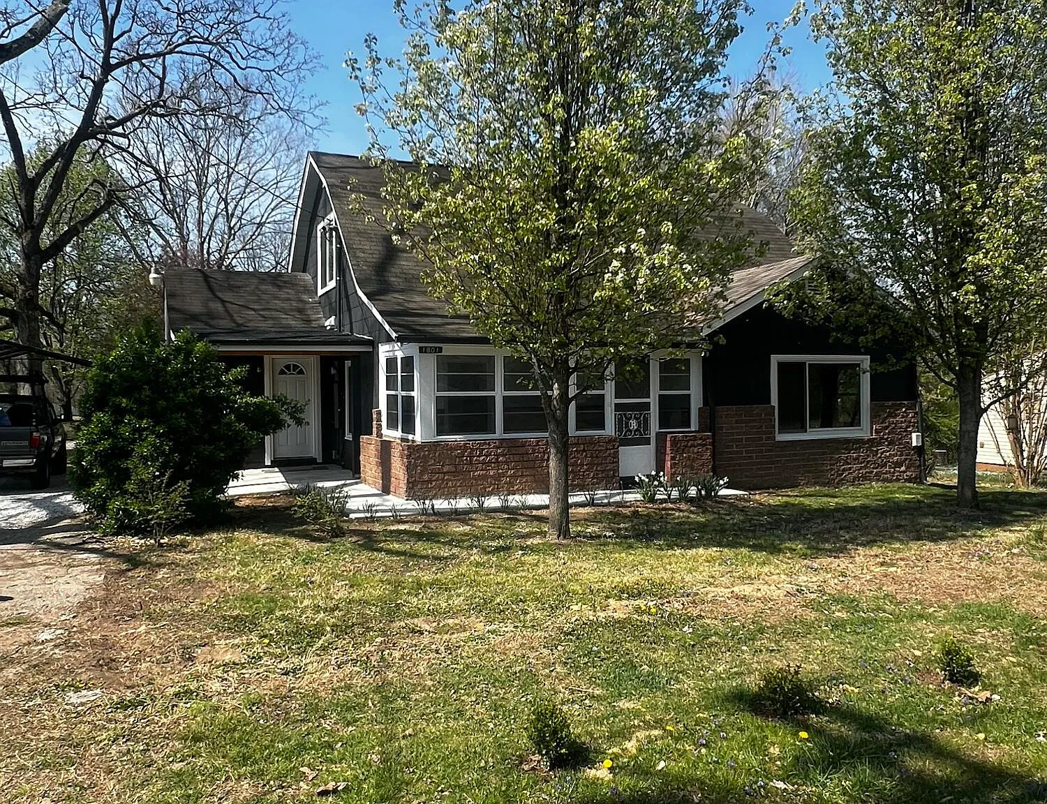 4 bed, 1.5 bath, 1600 sqft, $2,100 — Photo 1