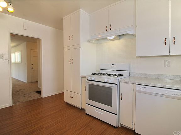 3rd image of 10030 Densmore Ave