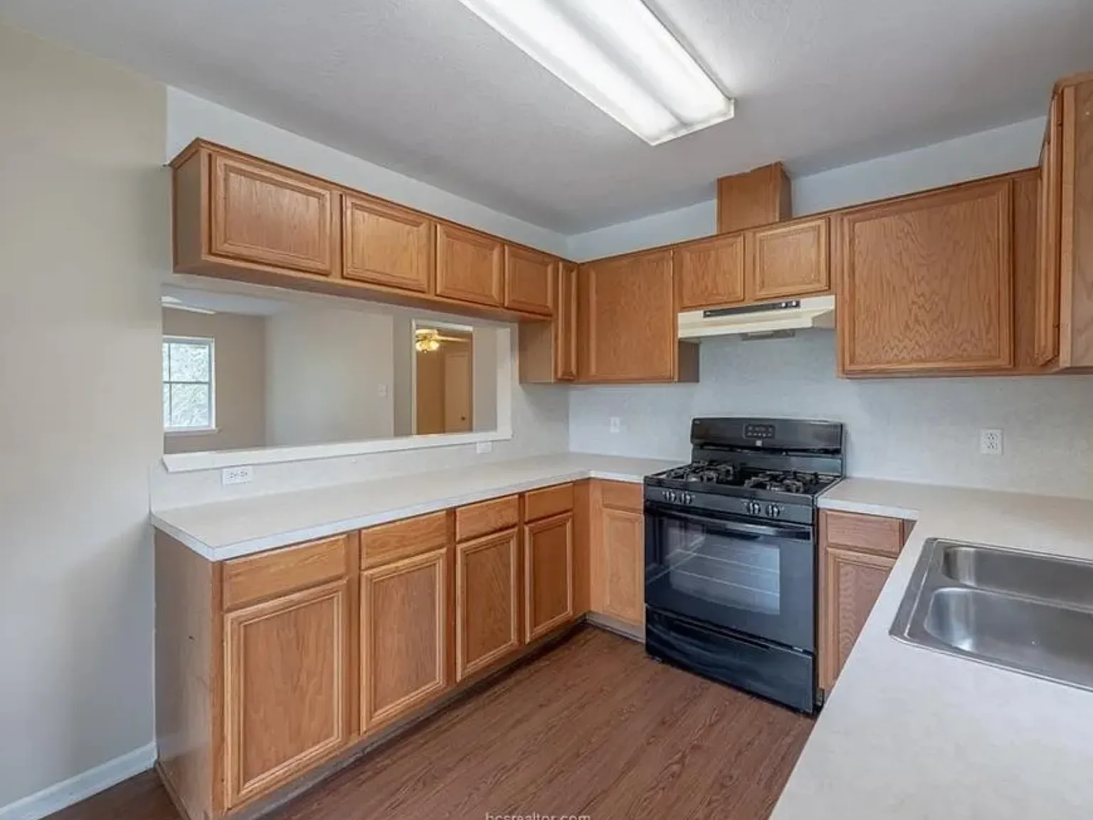 421 Edward St — Photo 3