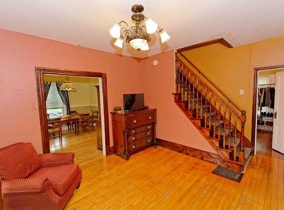 4th image of 38 Crandall St