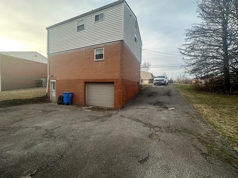 11280 James St — Photo 11