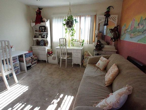 5th image of 140 Wright Ave