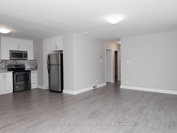 3rd image of 607 Mary St W