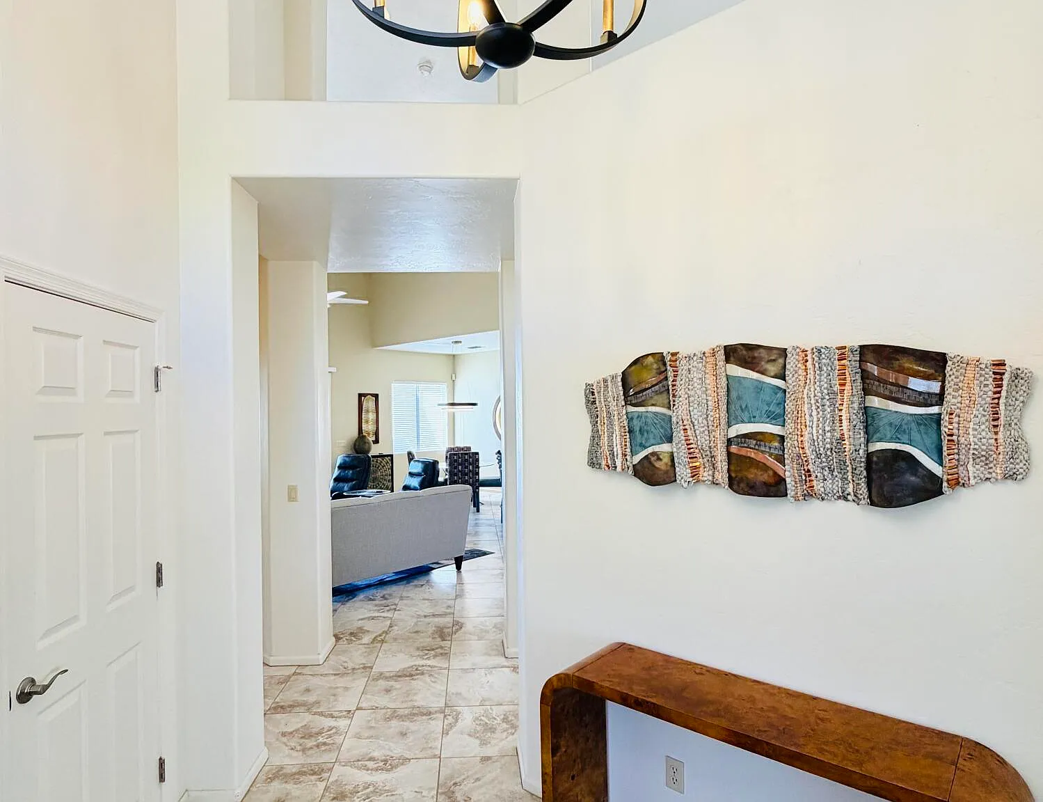 2 bed, 2.0 bath, 1935 sqft, $4,000 — Photo 3