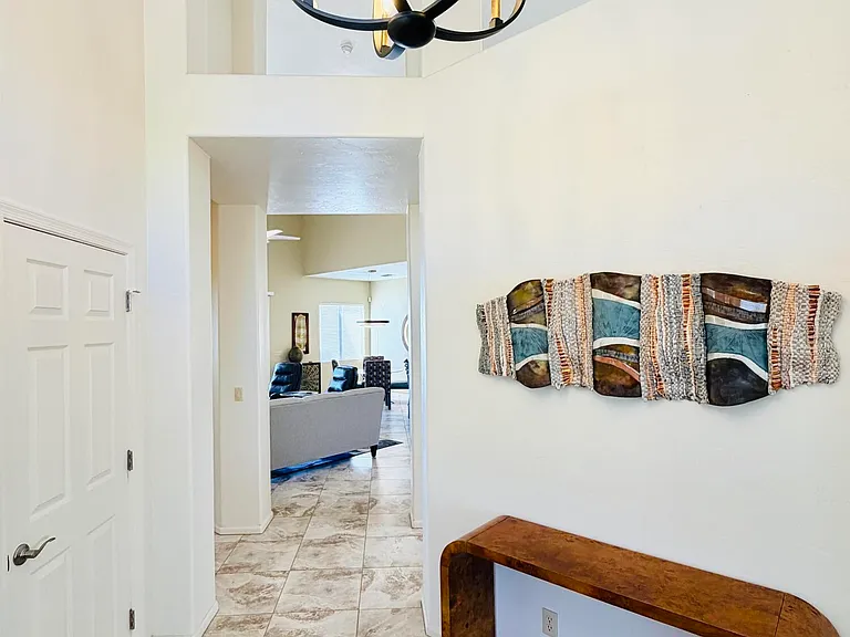 1465 W Bridalveil Pl — Photo 3