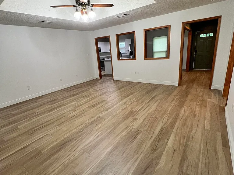 11258 Laura Ln — Photo 7