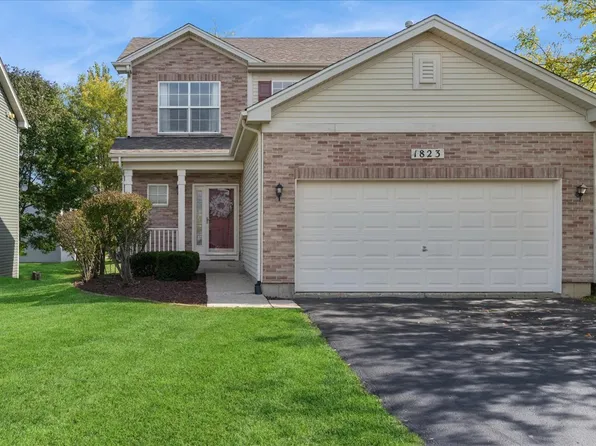 1823 S Fallbrook Dr, Round Lake, IL 60073