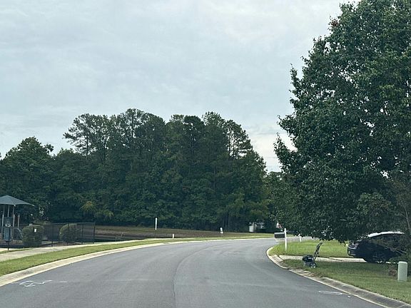 4th image of 304 Farmhouse Loop