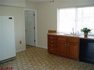 3rd image of 9807 Tanbark Ln