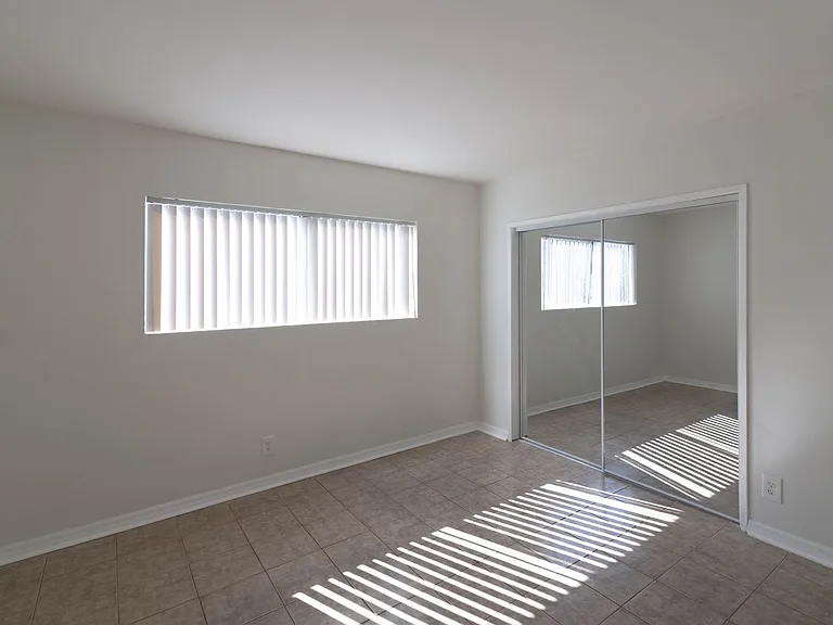 Sepulveda Apartments — Photo 25