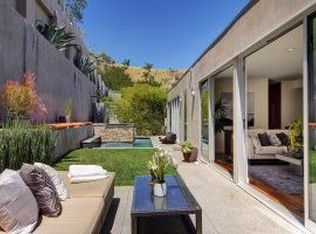 7855 Fareholm Dr, Los Angeles, CA 90046