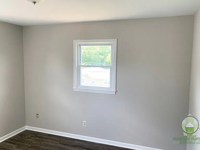 310 Devonwood Ct — Photo 12