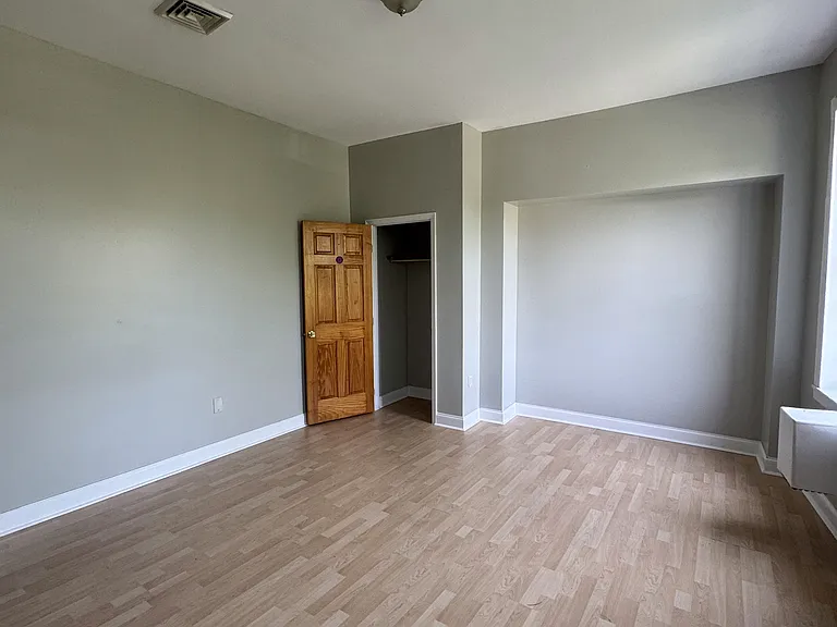 4604 Woodland Ave #2F — Photo 8