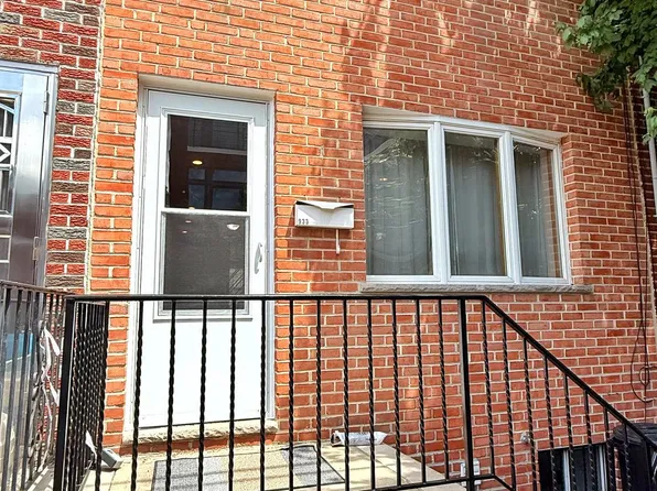 933 Mountain St, Philadelphia, PA 19148