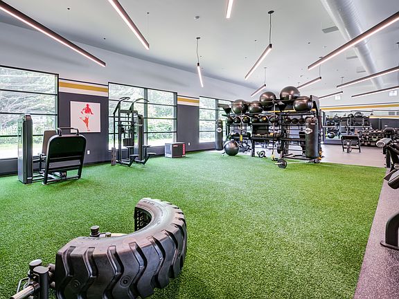 10,000 Sq/Ft Gym
