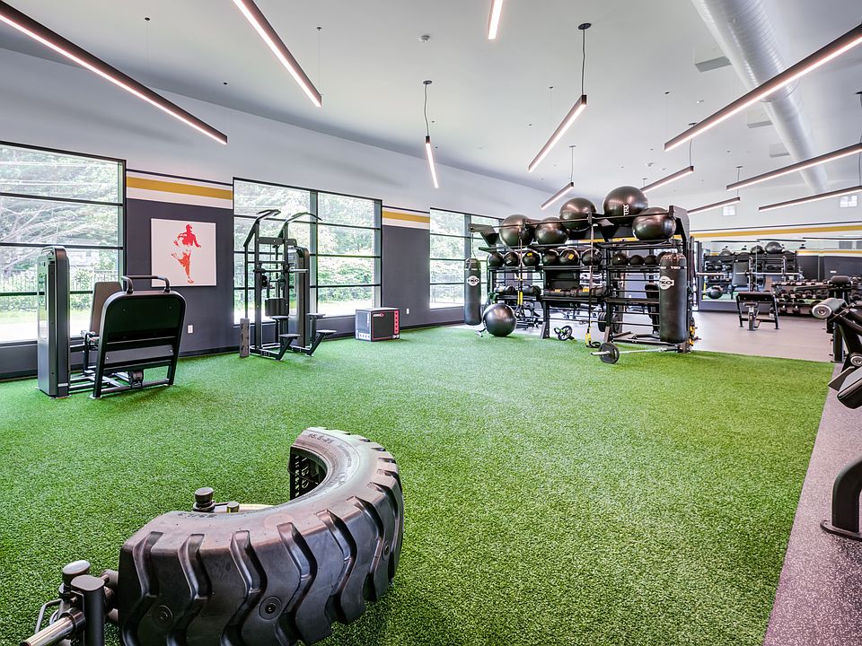 10,000 Sq/Ft Gym