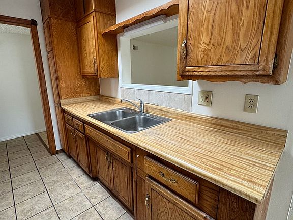 5th image of 4222 Tolowa St
