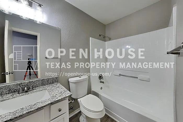 13225 Elmhurst Dr — Photo 17