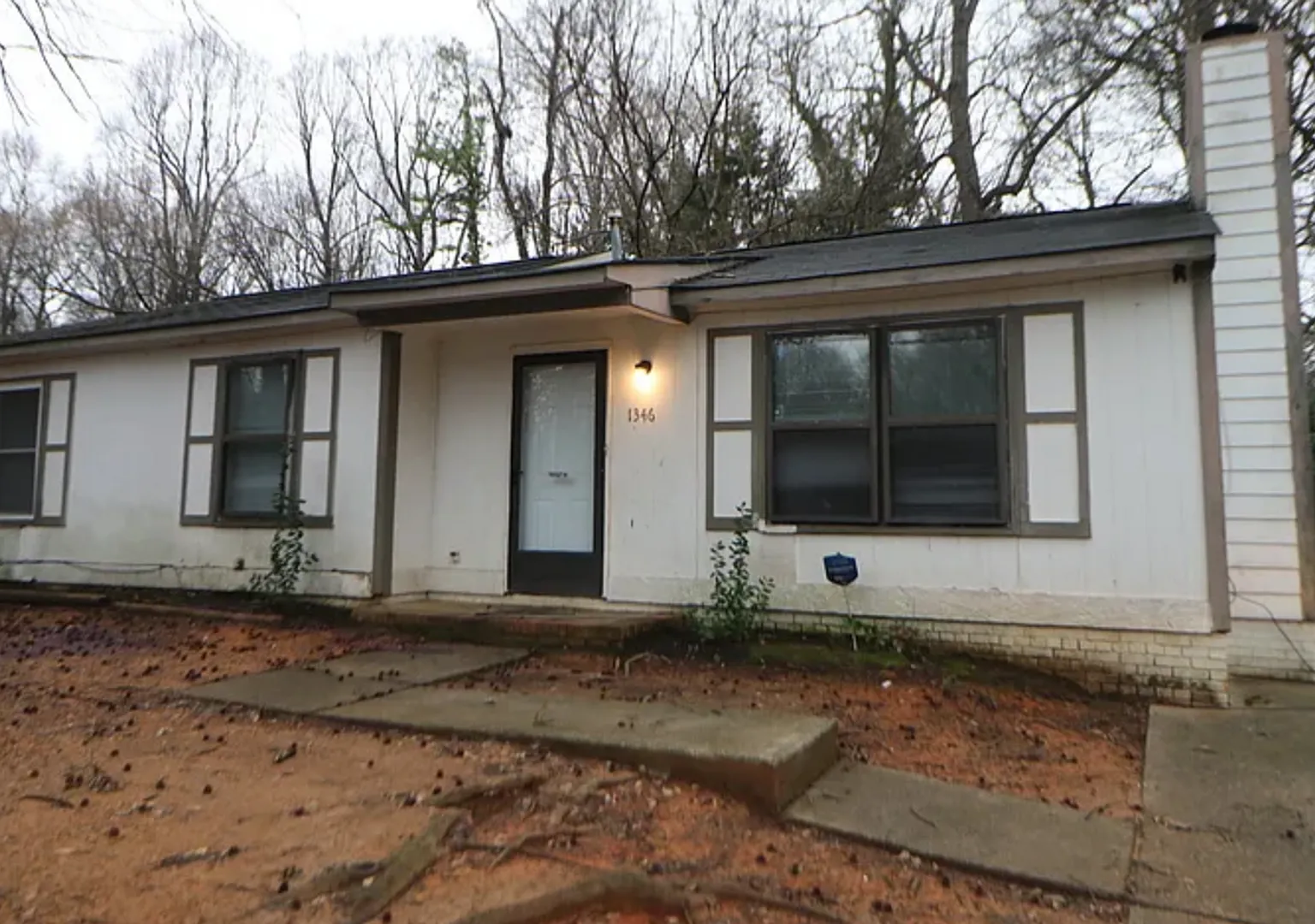 Spacious 3 Bedroom Home! New and renovated — Photo 1