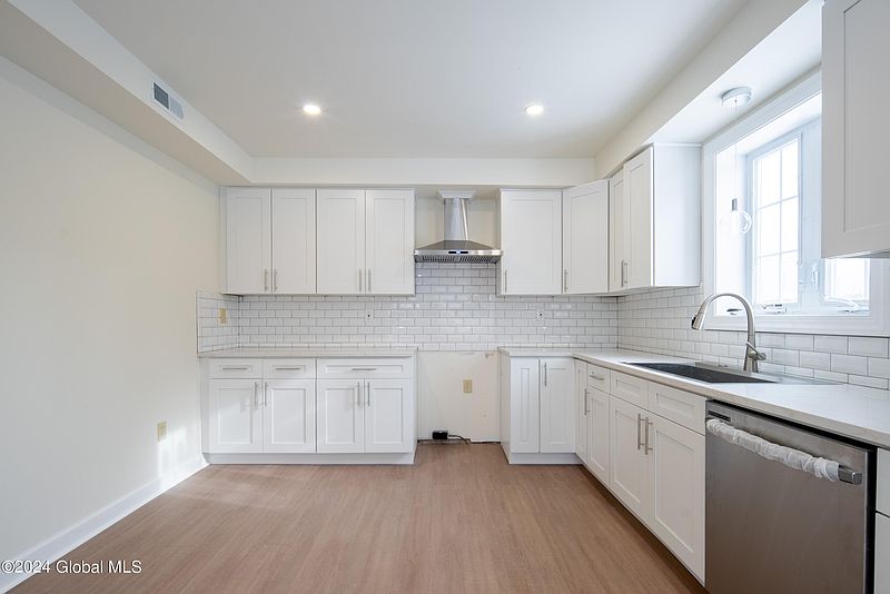 5th image of 489 Grooms Road