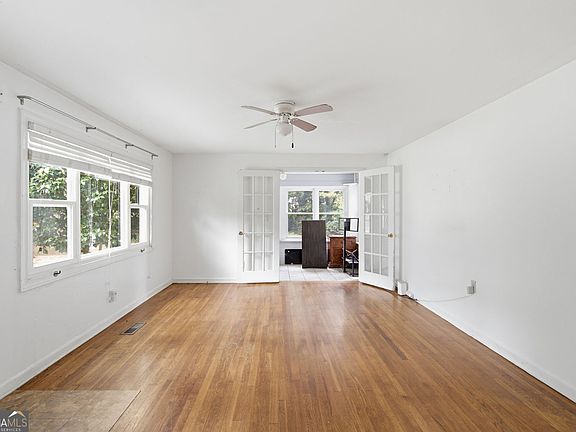 4th image of 37 Claire Dr SE