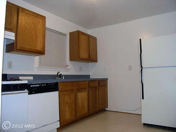 5th image of 8414 Alameda Ct #53