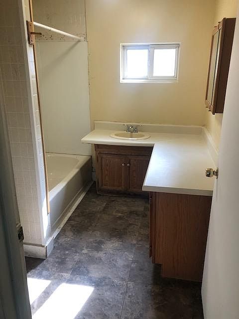 2nd image of 102 Mechanic Ave #2