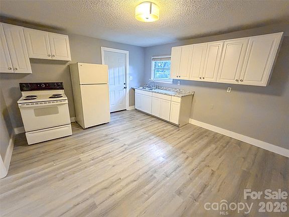 2nd image of 107 Drake St
