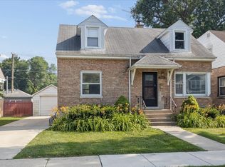 9431 Jefferson Ave, Brookfield, IL 60513