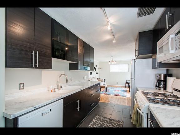 3rd image of 1022 W Eclipse Way