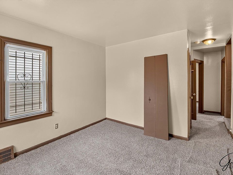 8865 Mansfield St, photo 3