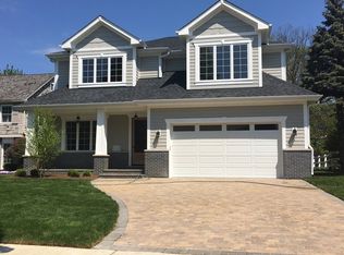 831 Surrey Ln, Glenview, IL 60025