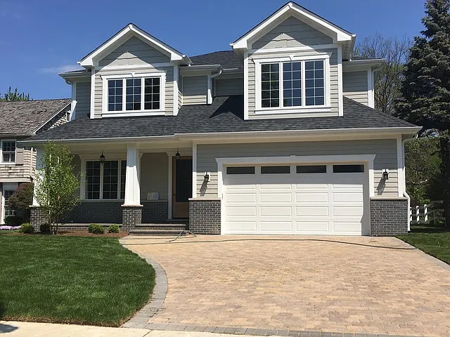 831 Surrey Ln photo 1
