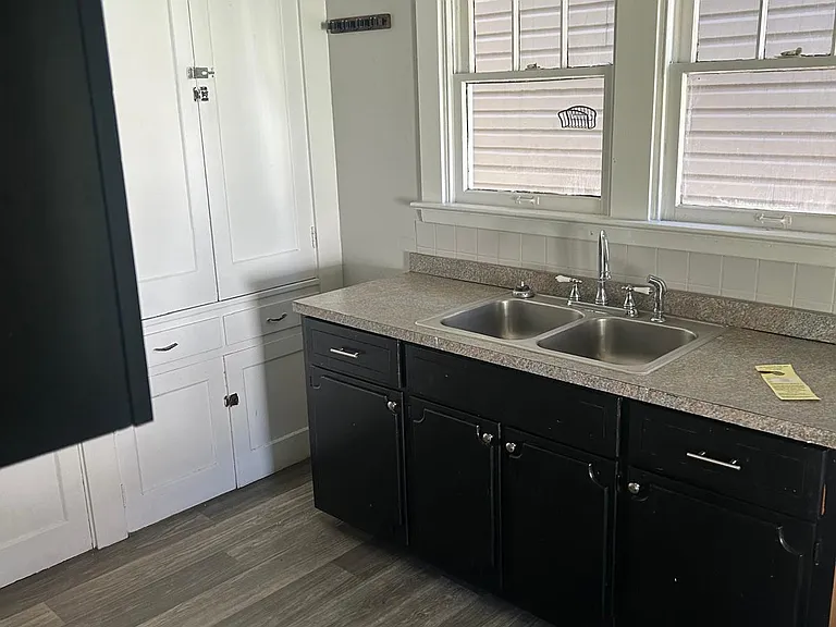 310 Albert St — Photo 22