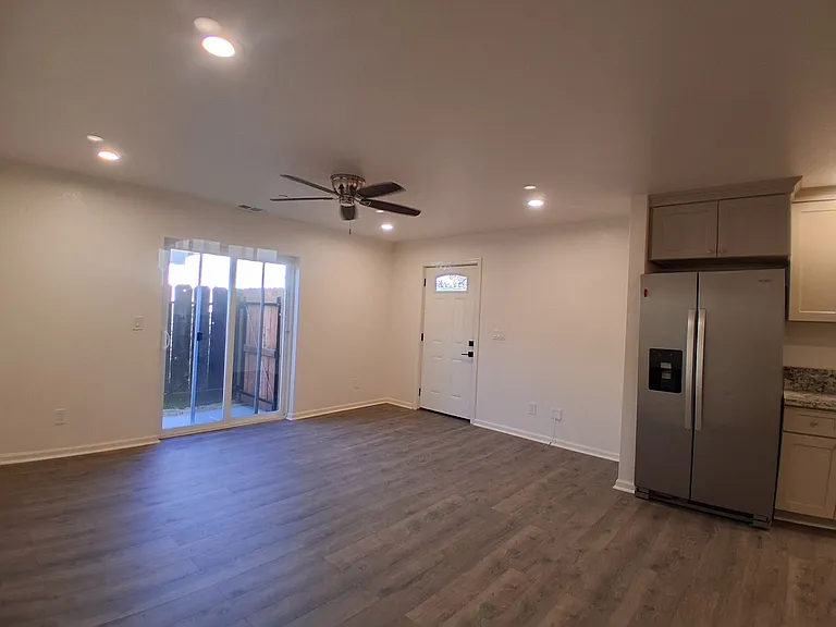 3016 Lake Park Ct — Photo 6