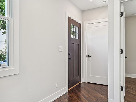 2nd image of 4028 N Octavia Ave