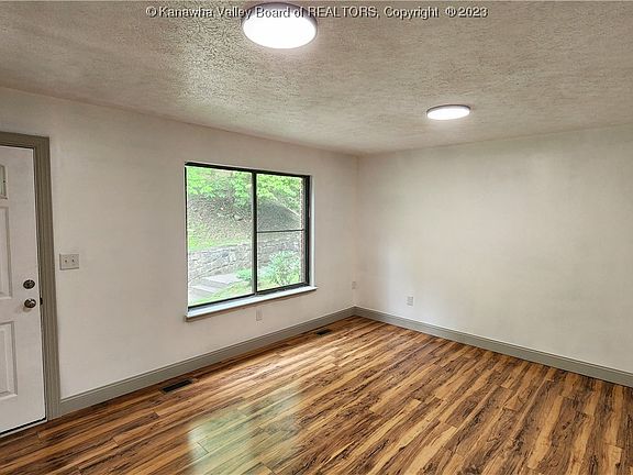 5th image of 101 Walker Dr
