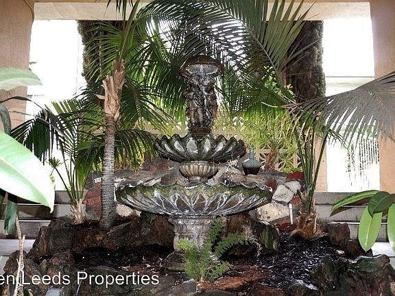 3rd image of 334 S Hobart Blvd APT 04