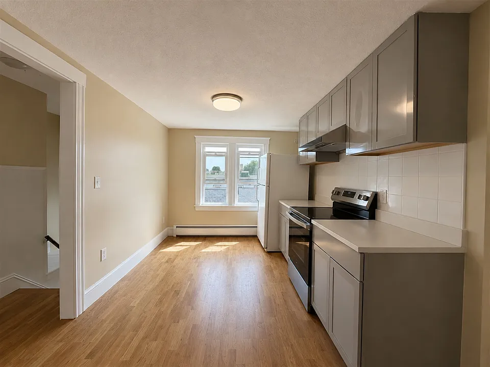 106 Vernon St #3