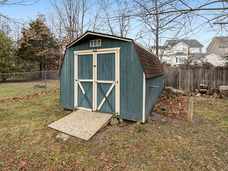 359 Montgomery Cir — Photo 42