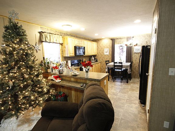 3rd image of 22 Blue Jay Dr