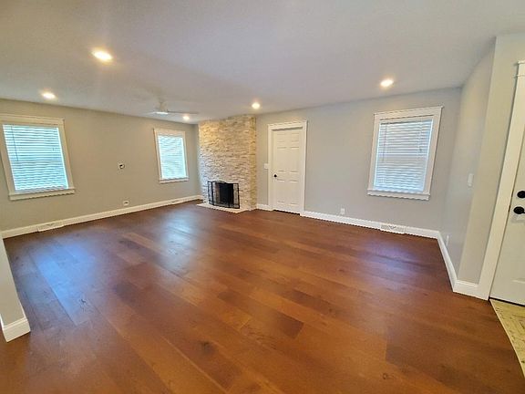 5th image of 21365 Oakwood Ln
