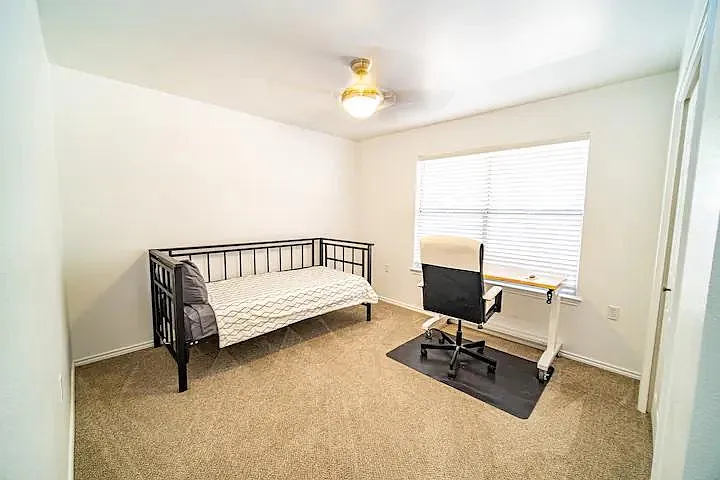 3rd bedroom or office.