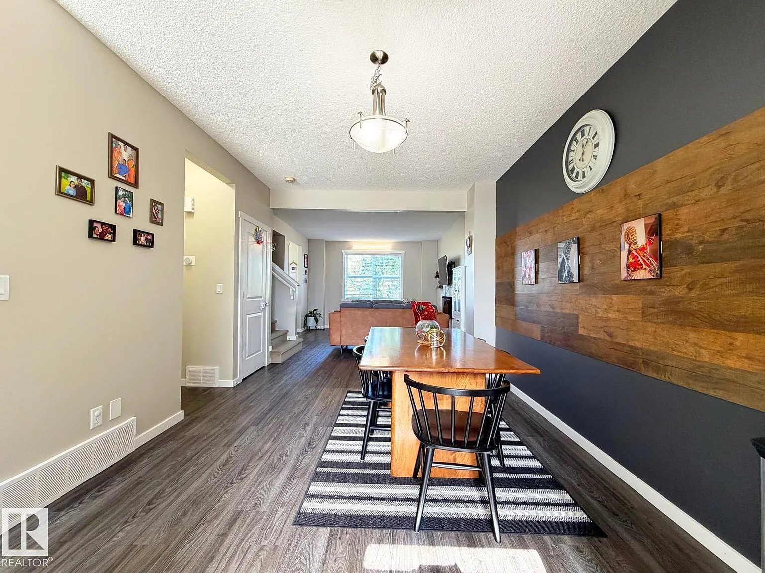 3 bed, 3.5 bath, 1330 sqft, $2,300 — Photo 3
